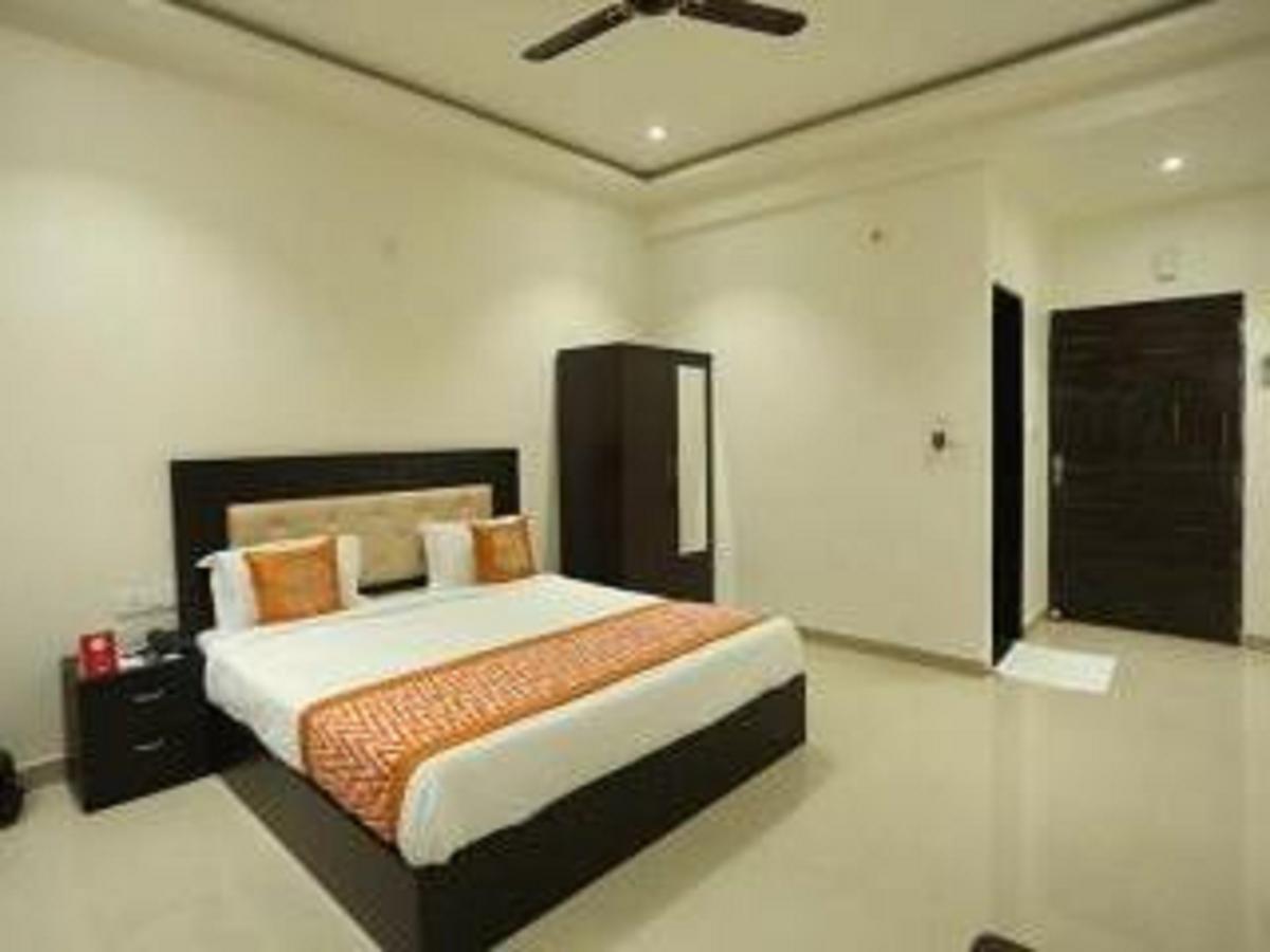อนัมสา เรซิเดนซี Hotel วรินดาวัน ภายนอก รูปภาพ